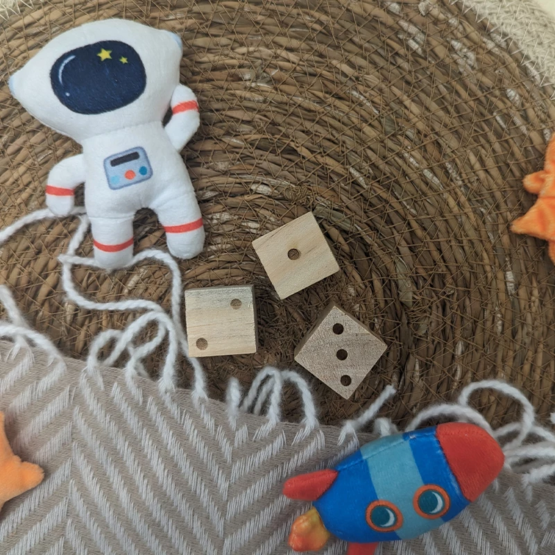 dés en bois avec points de 1 à 3