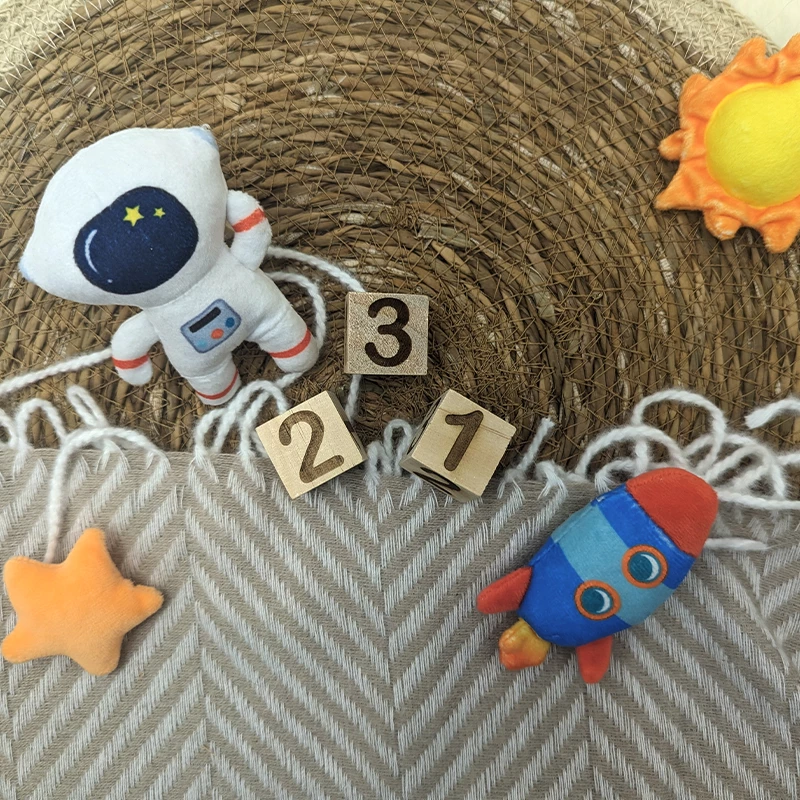 dés en bois avec nombres de 1 à 3